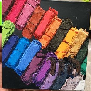 🔥🔥Urban decay Full Spectrum eyeshadow palette